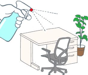 椅子と鉢植えが置かれたオフィスのデスクの近くで消毒剤をスプレーする手のイラスト。.
